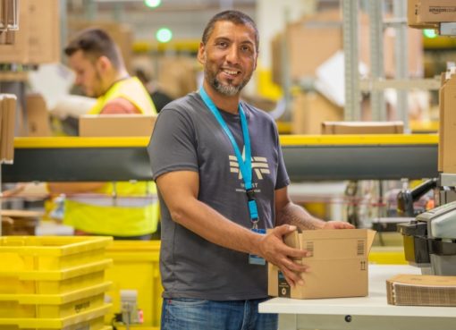 Mitarbeiter bei Amazon Brieselang