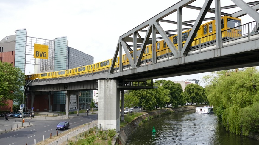 U-Bahnlinie 2 am Gleisdreieck