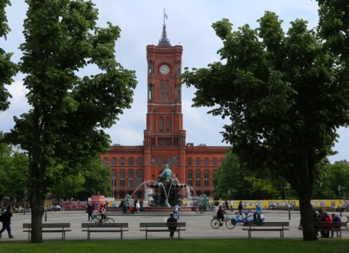 Rotes Rathaus mit Neptunbrunnen