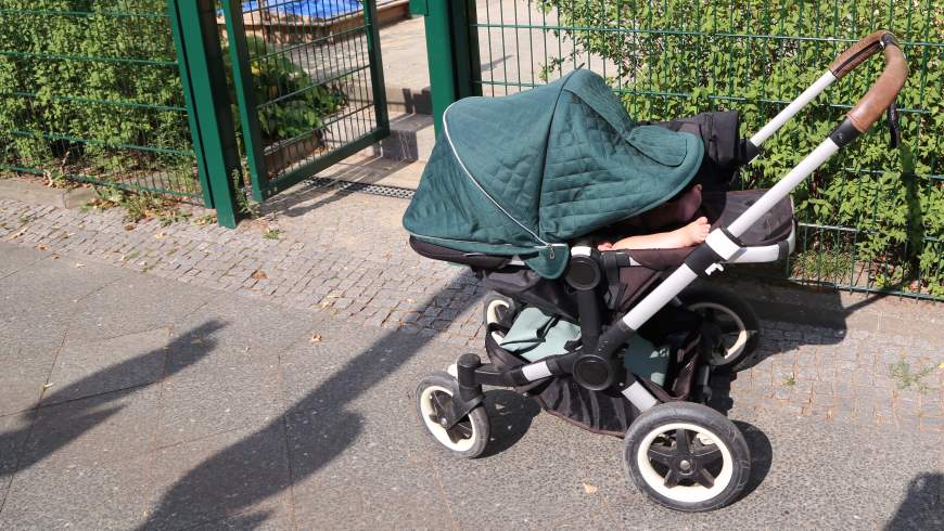 Hitzeschutz im Kinderwagen