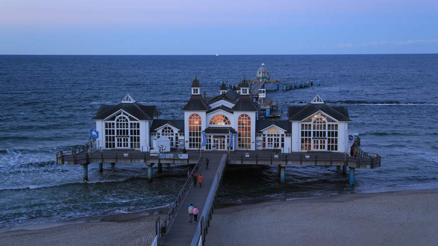 Seebrücke Sellin in der Abenddämmerung