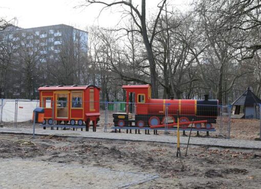 Dampflok auf dem Spielplatz „Kufsteiner Straße/Am RIAS“